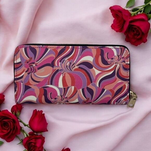 Trina Turk Clutch Purse NWT 70's Feel Vegan Leather MSRP $78 - Picture 2 of 3